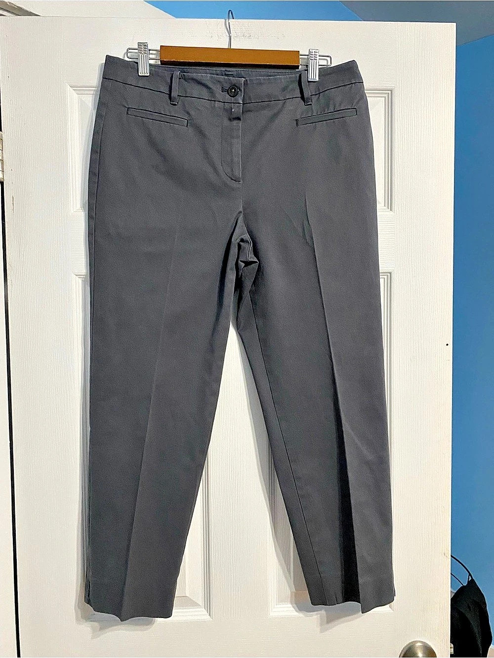 Ann Taylor Women's Gray Trousers Size 8 good condition!